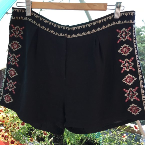 Boho embroidered shorts - Picture 2 of 4
